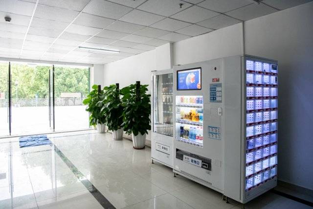 從打工到創(chuàng)業(yè) 自動(dòng)售貨機(jī)開啟的24小時(shí)無(wú)人售貨新商機(jī)